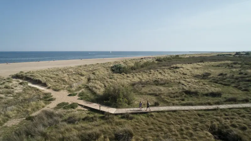 Photo de l'accès piéton à la plage de Vendres-Plage.